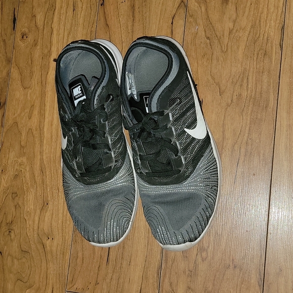 Nike shoes - Picture 2 of 6